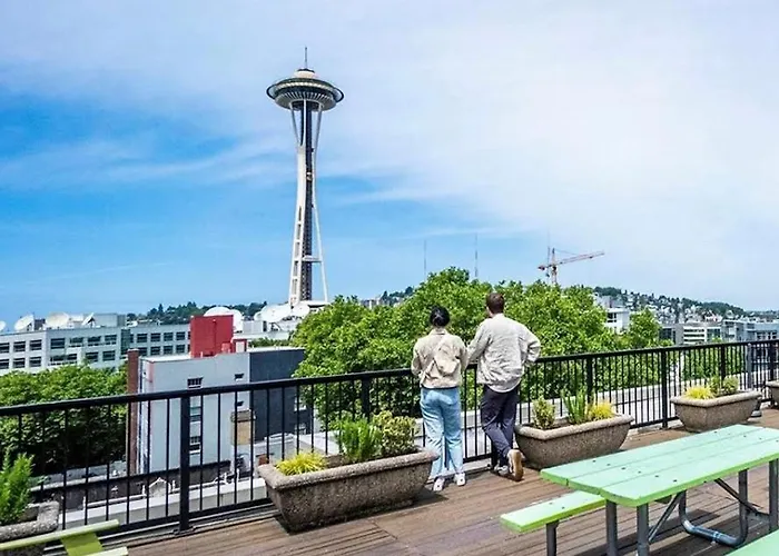 1Br Condo, Air Conditioning, Free Parking, Rooftop View
