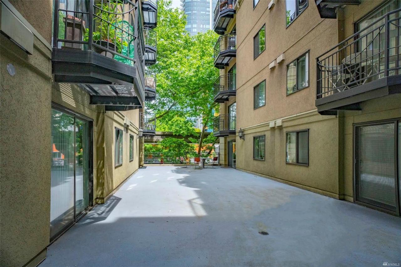 Apartment 1br Condo, Air Conditioning, Free Parking, Rooftop View Seattle