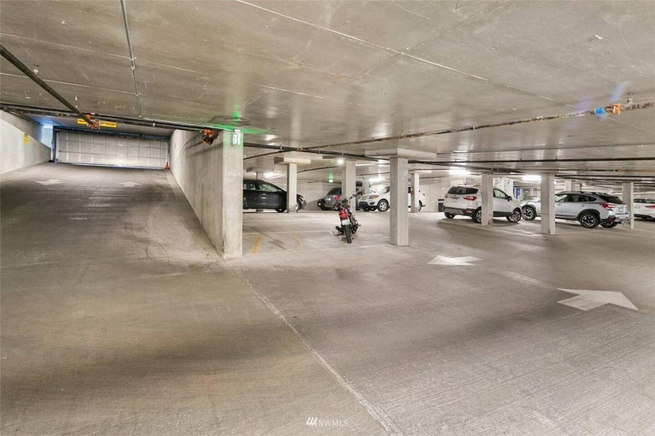 Apartment 1br Condo, Air Conditioning, Free Parking, Rooftop View