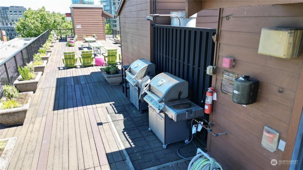 1br Condo, Air Conditioning, Free Parking, Rooftop View Apartment Seattle