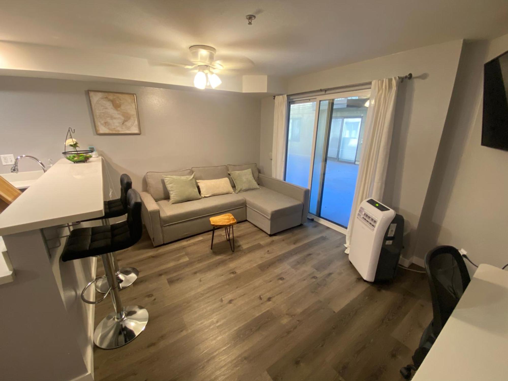 1br Condo, Air Conditioning, Free Parking, Rooftop View *