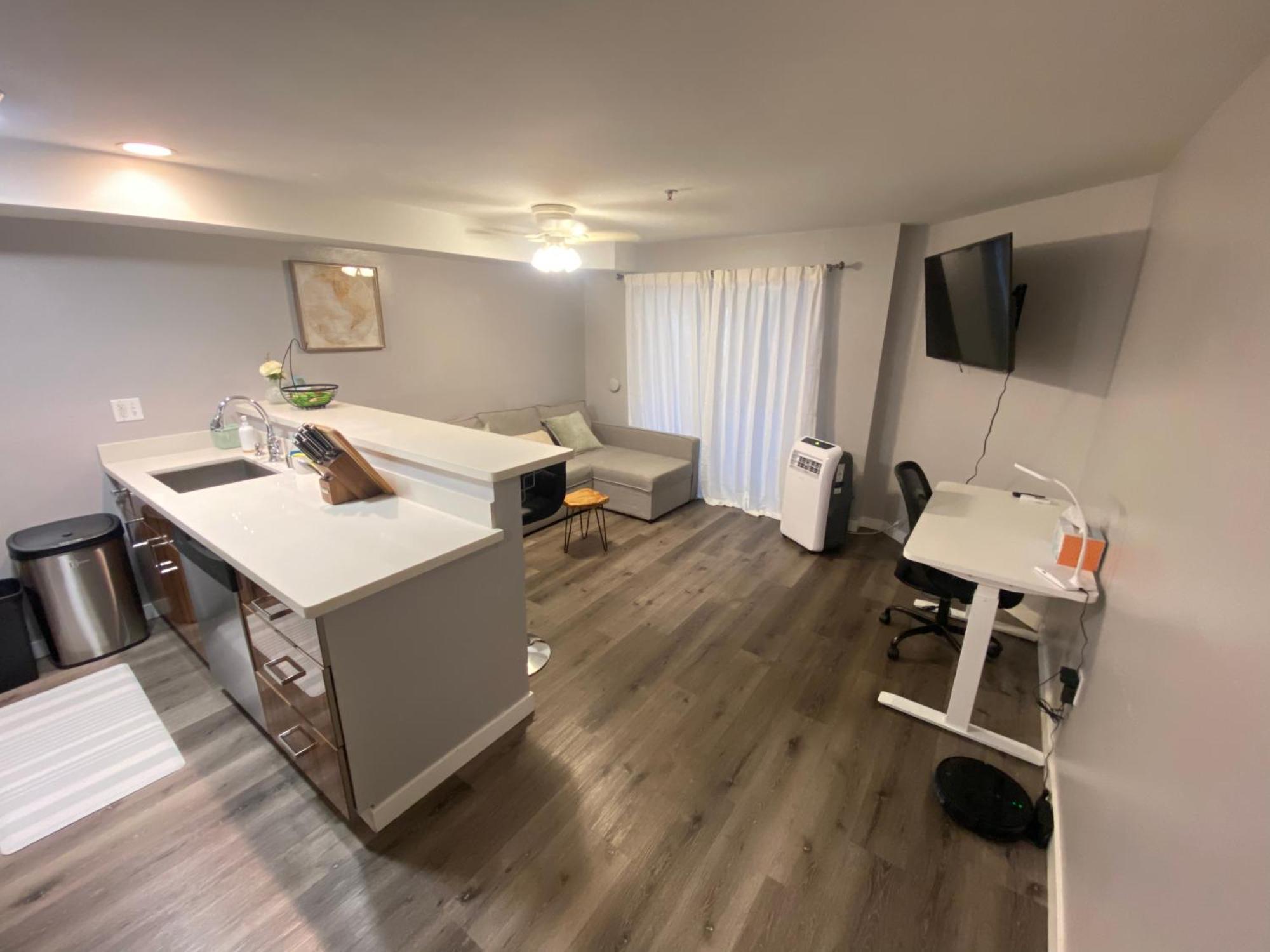 Apartment 1br Condo, Air Conditioning, Free Parking, Rooftop View Seattle